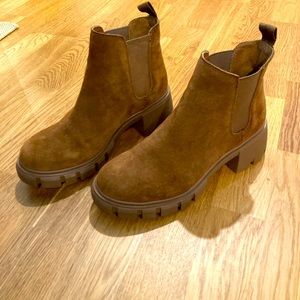 STEVE MADDEN Lug soled boots!